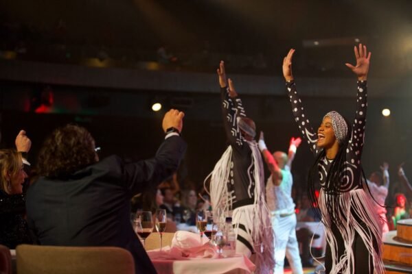 Roxy Dinner Show: Espetáculo Cultural Brasileiro & Jantar